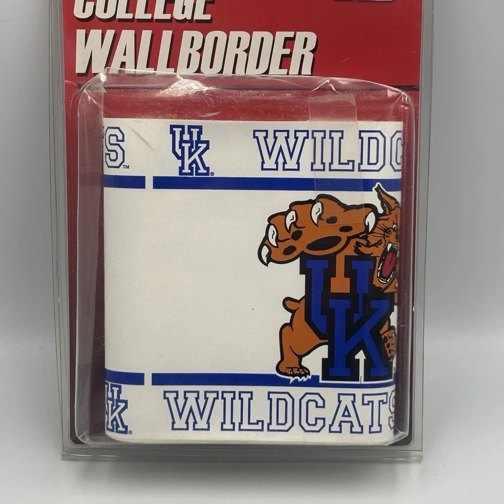 UNIVERSITY OF‎ KENTUCKY WILDCAT PEEL & STICK WALLPAPER BORDER. 5'' X 15'. NEW